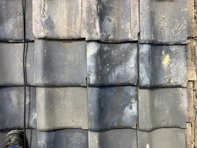 瓦の劣化状況を確認